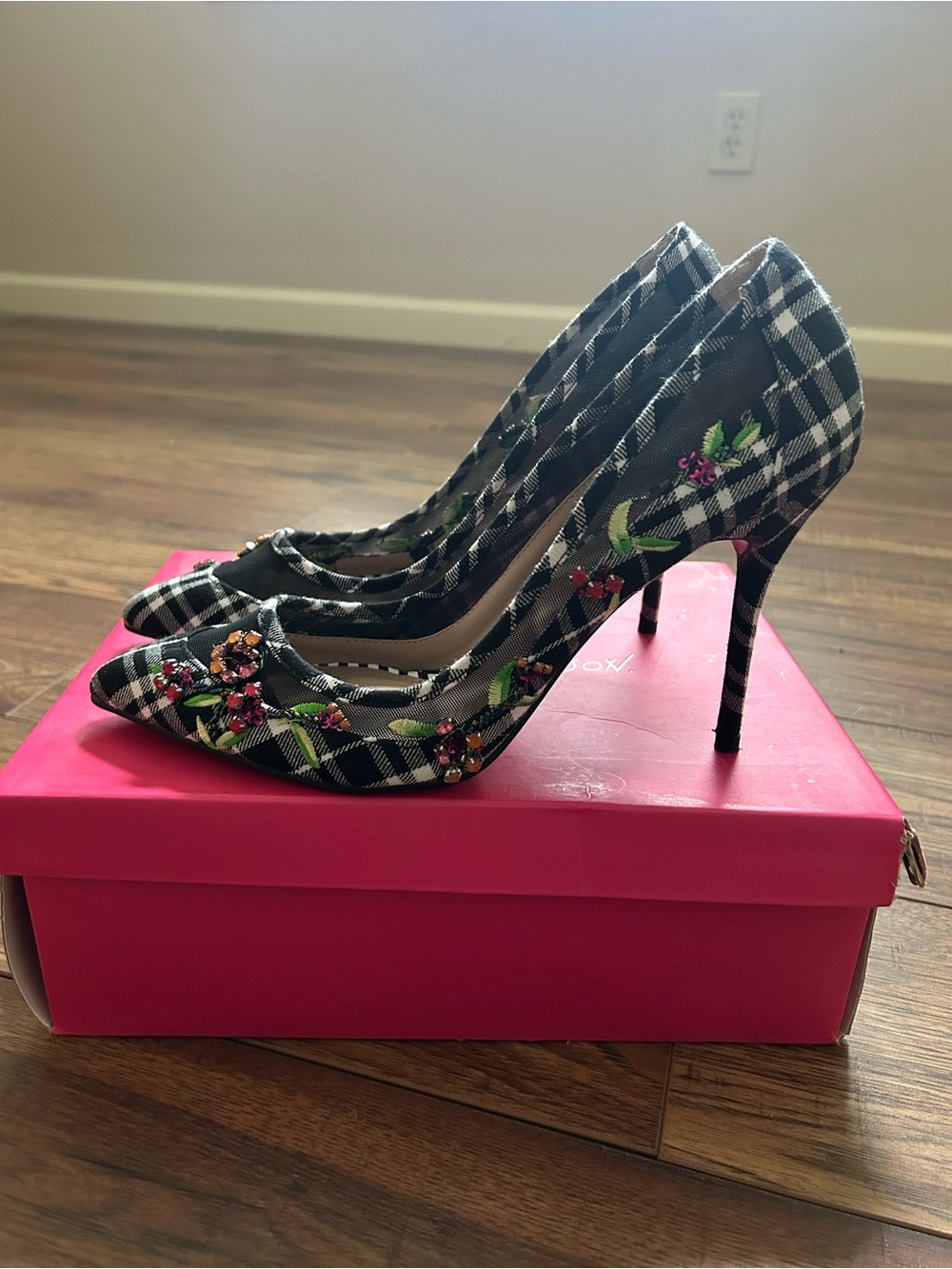 Betsey Johnson Red Women's Heels Shoe Box - Picture 3 of 7